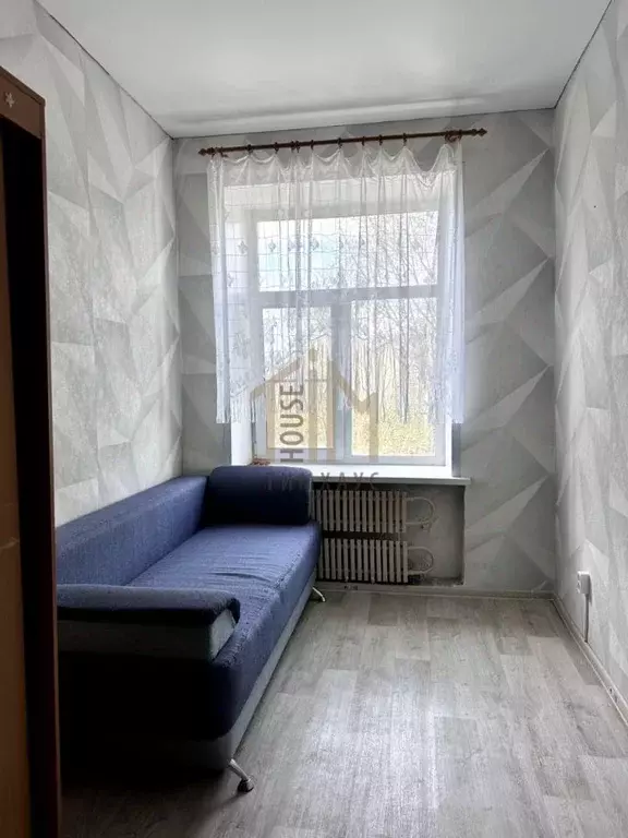 Комната Омская область, Омск ул. Серова, 20 (8.4 м) - Фото 0