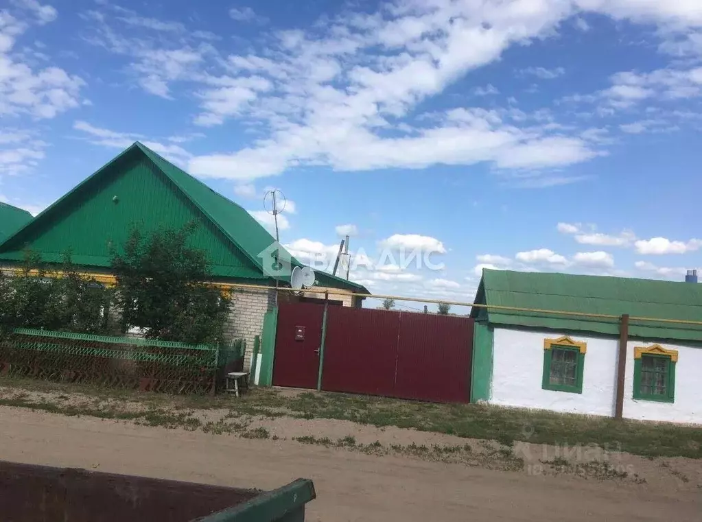 Дом в Оренбургская область, Новоорский район, Кумакский сельсовет, с. ... - Фото 1