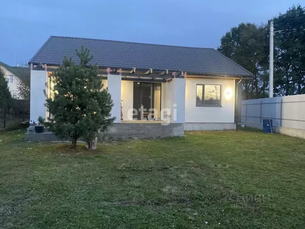 Дом в Алтайский край, Бийский район, с. Первомайское  (80 м) - Фото 1