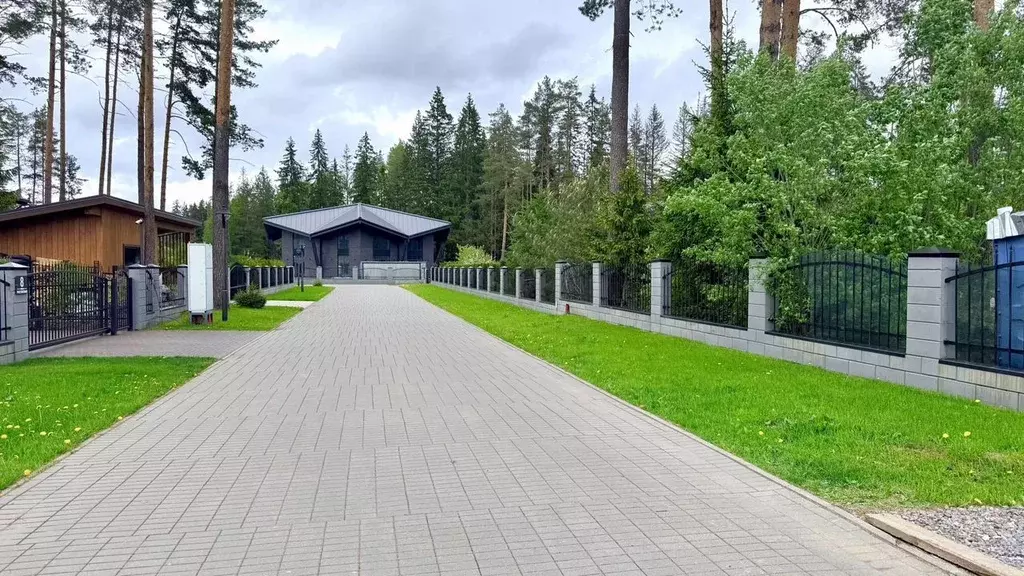 Дом в Ленинградская область, Выборгский район, Рощино городской ... - Фото 1