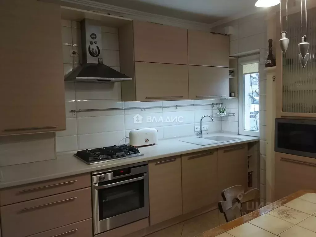 2-к кв. Калининградская область, Гурьевск Библиотечная ул., 4 (72.3 м) - Фото 1