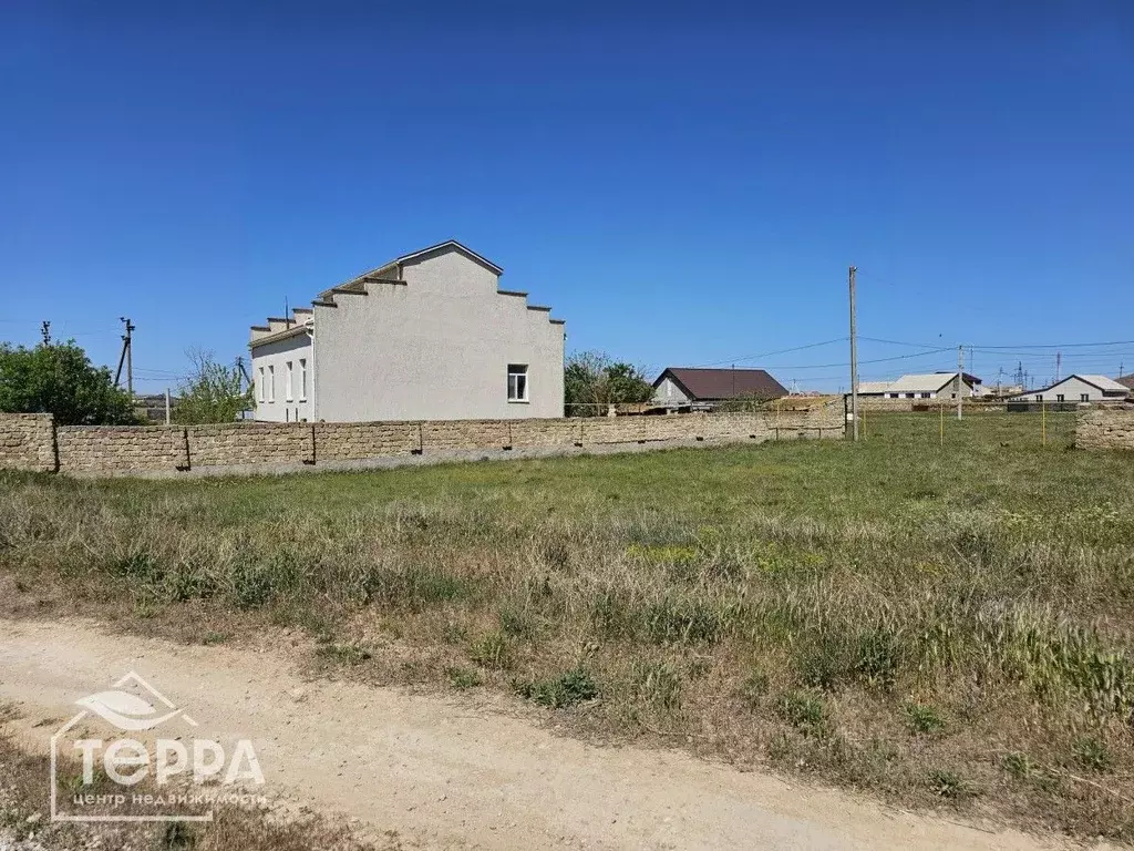 Участок в Крым, Сакский район, Суворовское с/пос, с. Каменоломня ул. ... - Фото 0