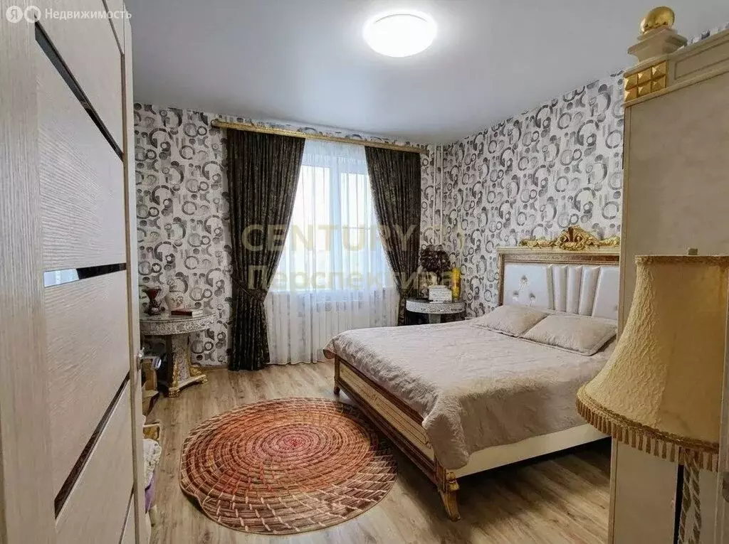 3-комнатная квартира: посёлок городского типа Октябрьский, улица 60 ... - Фото 1