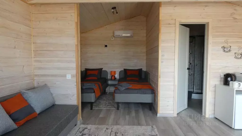 Дом в Воронежская область, Богучарский район, Поповское с/пос, с. ... - Фото 1