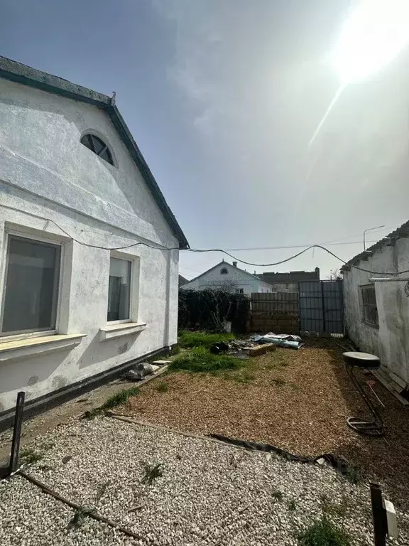 Дом в Крым, Саки ул. 2-й Гвардейской Армии (60 м) - Фото 0