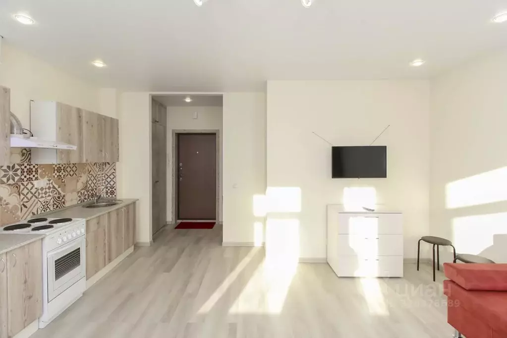 Студия Тюменская область, Тюмень ул. Тимофея Чаркова, 83 (28.0 м) - Фото 2