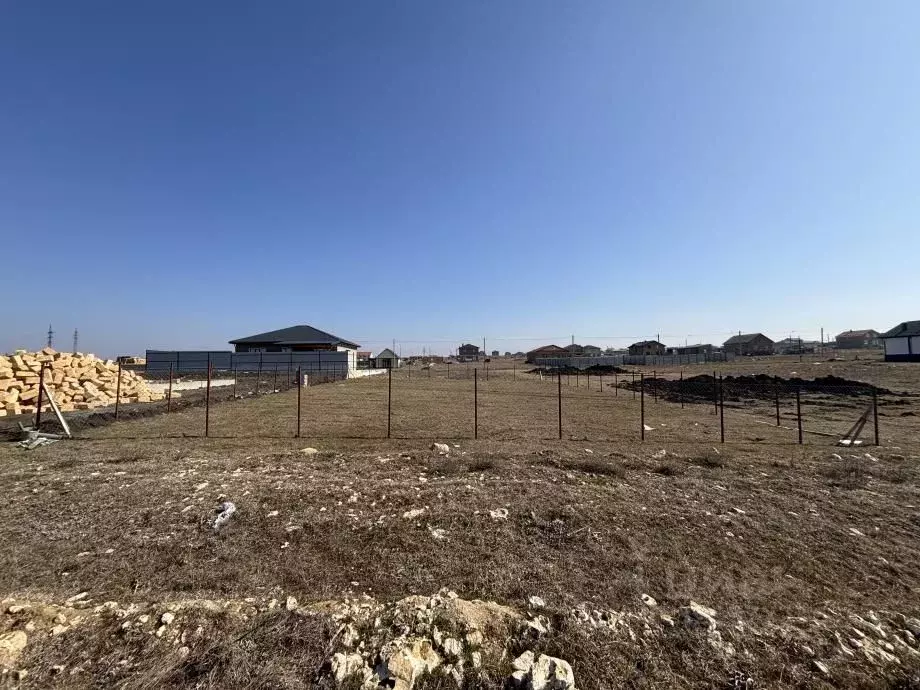 Участок в Крым, Симферопольский район, с. Мирное ул. Игоря Постного ... - Фото 1