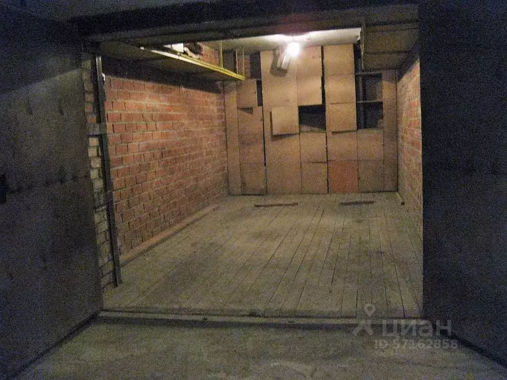 Гараж в Свердловская область, Екатеринбург ул. Челюскинцев, 126 (18 м) - Фото 0