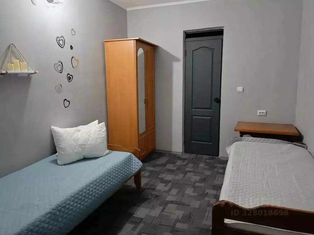 Комната Крым, Черноморское пгт ул. Заводская, 19 - Фото 1