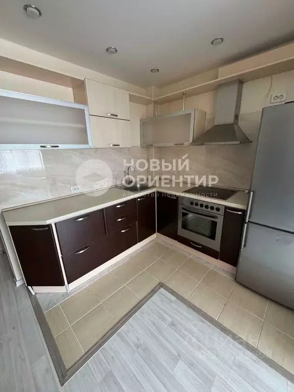 1-к кв. Свердловская область, Екатеринбург ул. Бисертская, 29 (53.3 м) - Фото 0