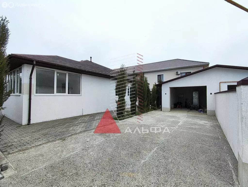 Дом в Заозёрное, улица Аллея Дружбы (140 м) - Фото 0