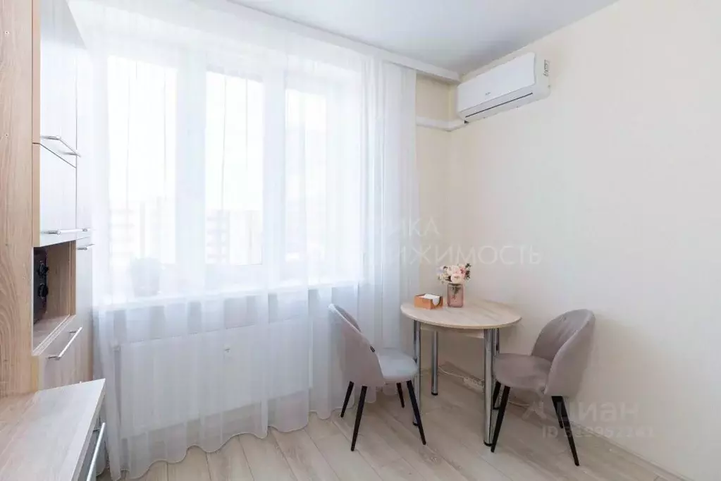 1-к кв. Тюменская область, Тюмень ул. Тимофея Чаркова, 81 (34.2 м) - Фото 0