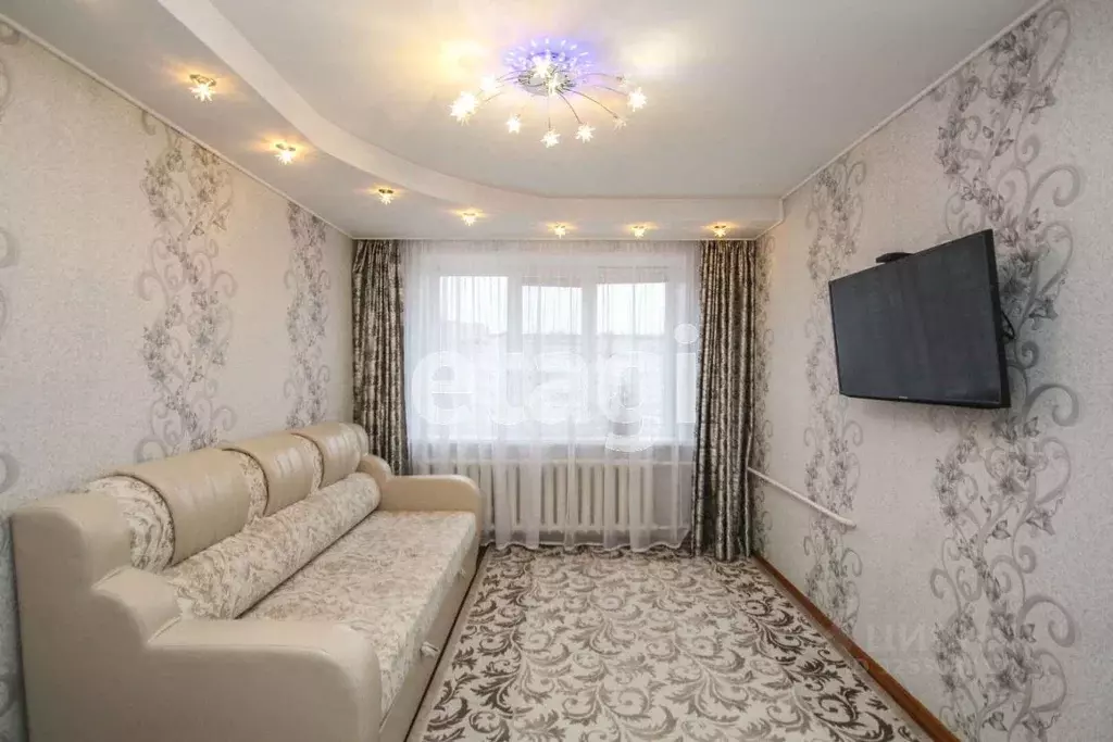 3-к кв. Тюменская область, Тюмень ул. Домостроителей, 10 (66.1 м) - Фото 0