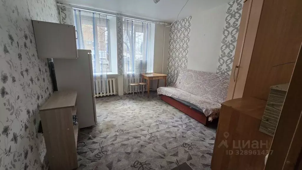 Комната Удмуртия, Ижевск пл. имени 50-летия Октября, 3 (13.8 м) - Фото 2