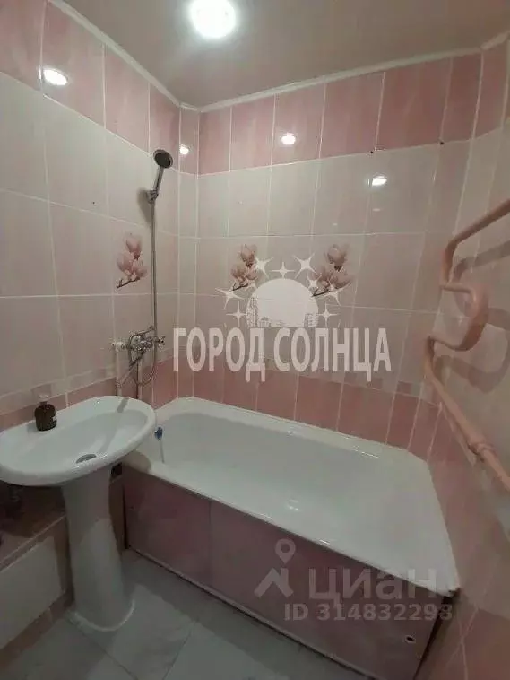 2-к кв. Омская область, Омск ул. Петра Осминина, 15 (42.0 м) - Фото 0