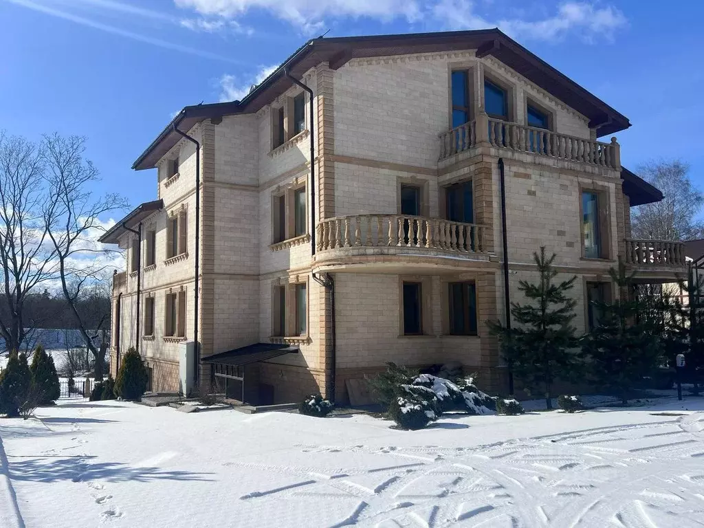 4-к кв. Ленинградская область, Гатчина ул. Чкалова, 34А (109.2 м) - Фото 0