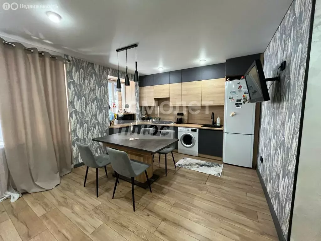 2-комнатная квартира: Заводоуковск, Октябрьская улица, 2 (62 м) - Фото 1