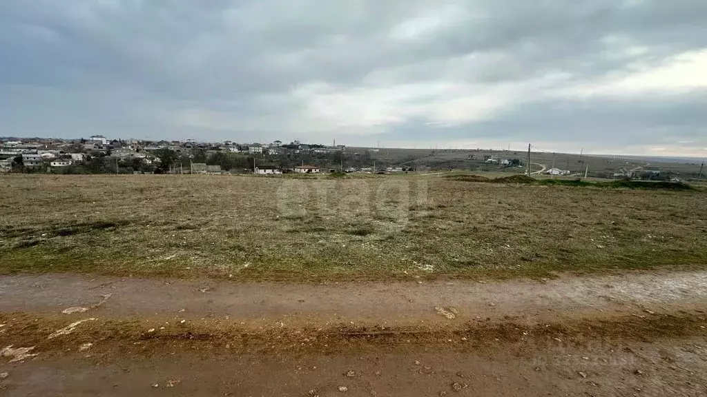 Участок в Крым, Черноморское пгт ул. Солнечная (4.5 сот.) - Фото 1