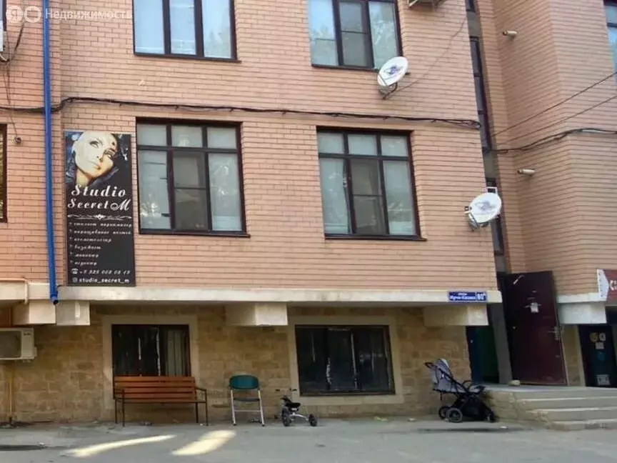 2-комнатная квартира: Махачкала, улица Ирчи Казака, 80В (70.3 м) - Фото 1