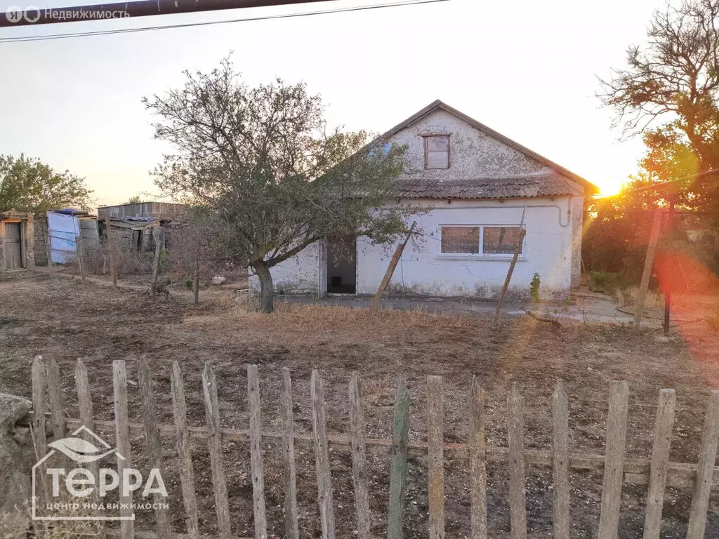 Дом в Далёковское сельское поселение, село Зоряное, улица Фрунзе, 2 ... - Фото 1