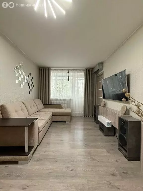 3-комнатная квартира: Саратов, улица имени Н.Г. Чернышевского, 55/2 ... - Фото 0