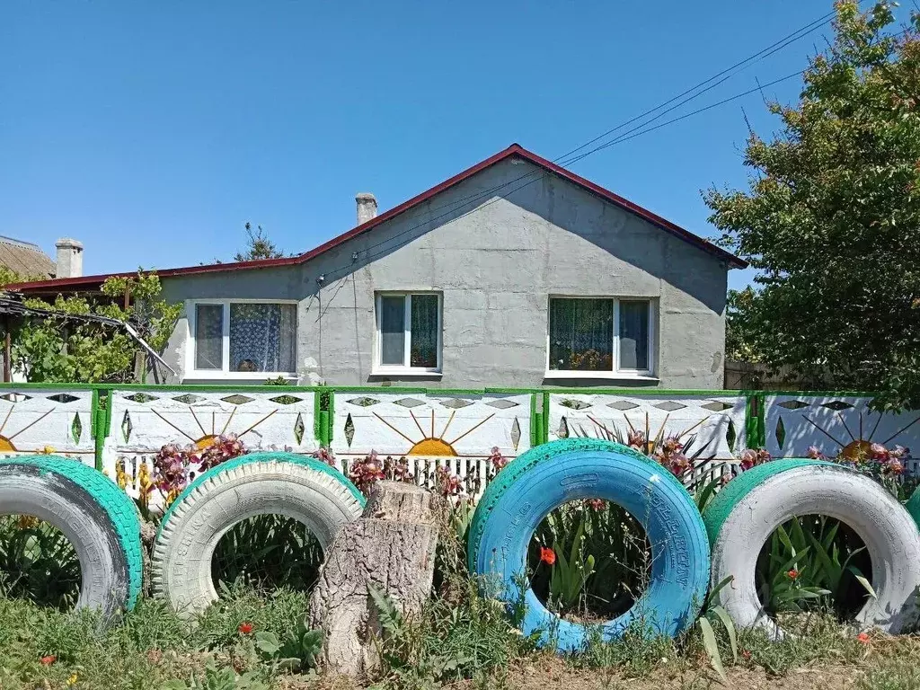 Дом в Крым, Сакский район, с. Вересаево ул. Молодежная, 38 (72 м) - Фото 1