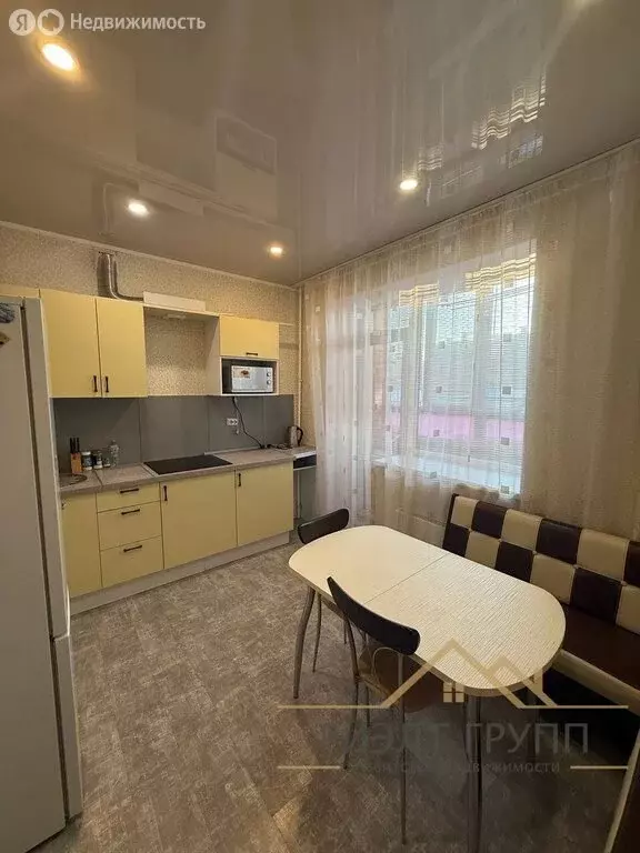 1-комнатная квартира: Казань, улица Зур Урам, 1К (37 м) - Фото 1