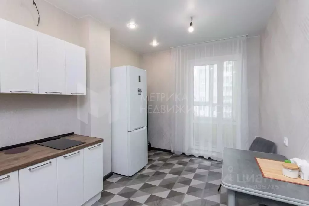 2-к кв. Тюменская область, Тюмень ул. Ветеранов Труда, 9Ак2 (63.3 м) - Фото 1