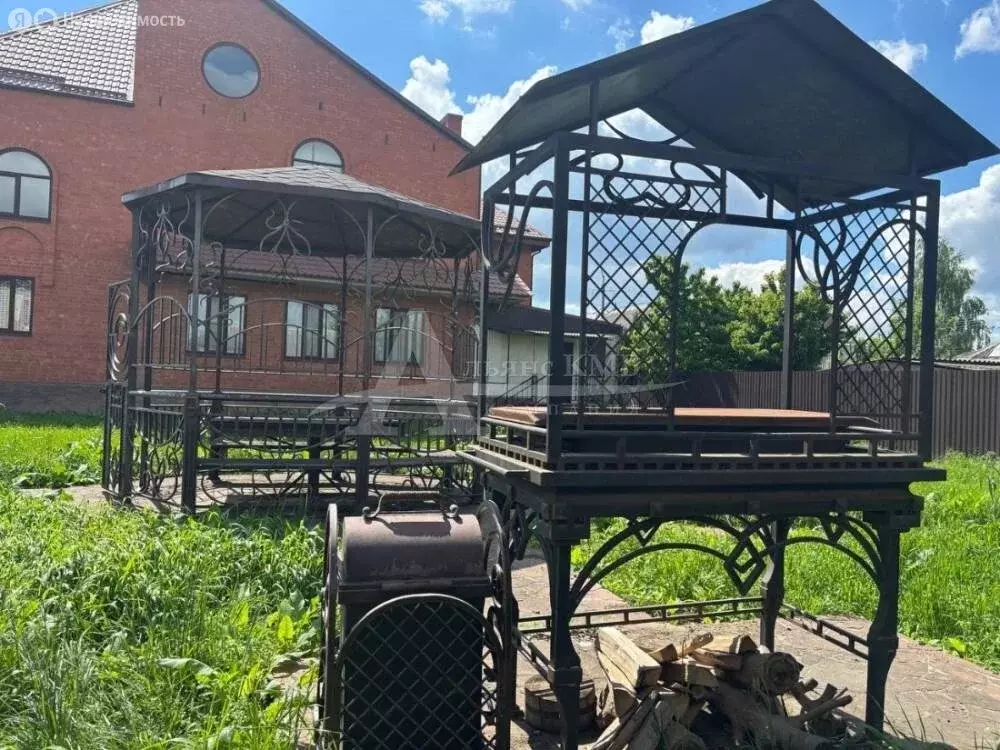 Дом в Новопавловск, улица Белинского (350 м) - Фото 1