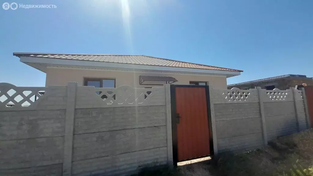 Дом в Уютное, Молодёжная улица (105 м) - Фото 2