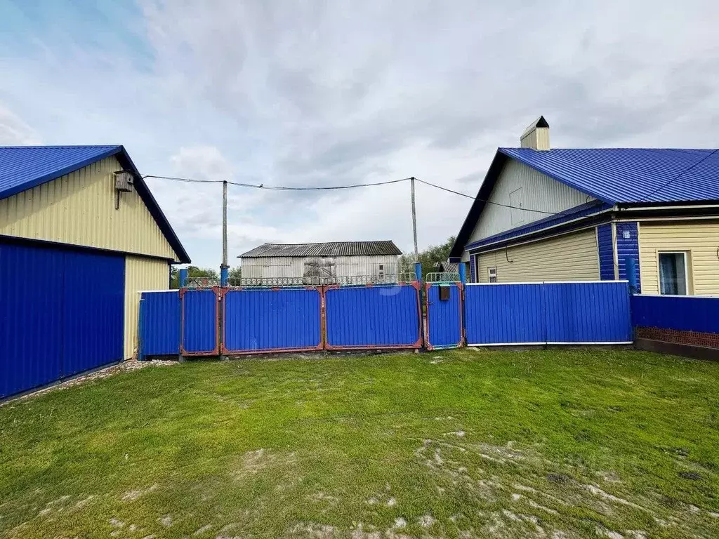 Дом в Башкортостан, Аургазинский район, Семенкинский сельсовет, с. ... - Фото 1