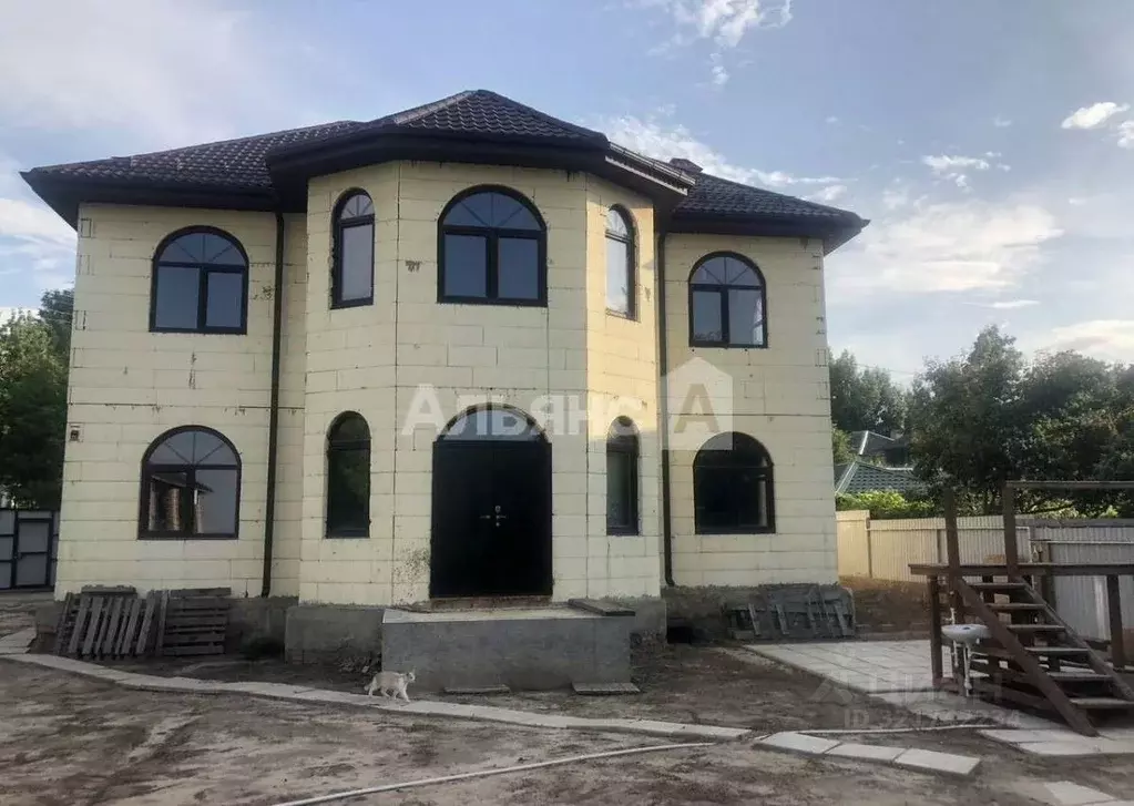 Дом в Ростовская область, Каменск-Шахтинский ул. Мусина (238 м) - Фото 0