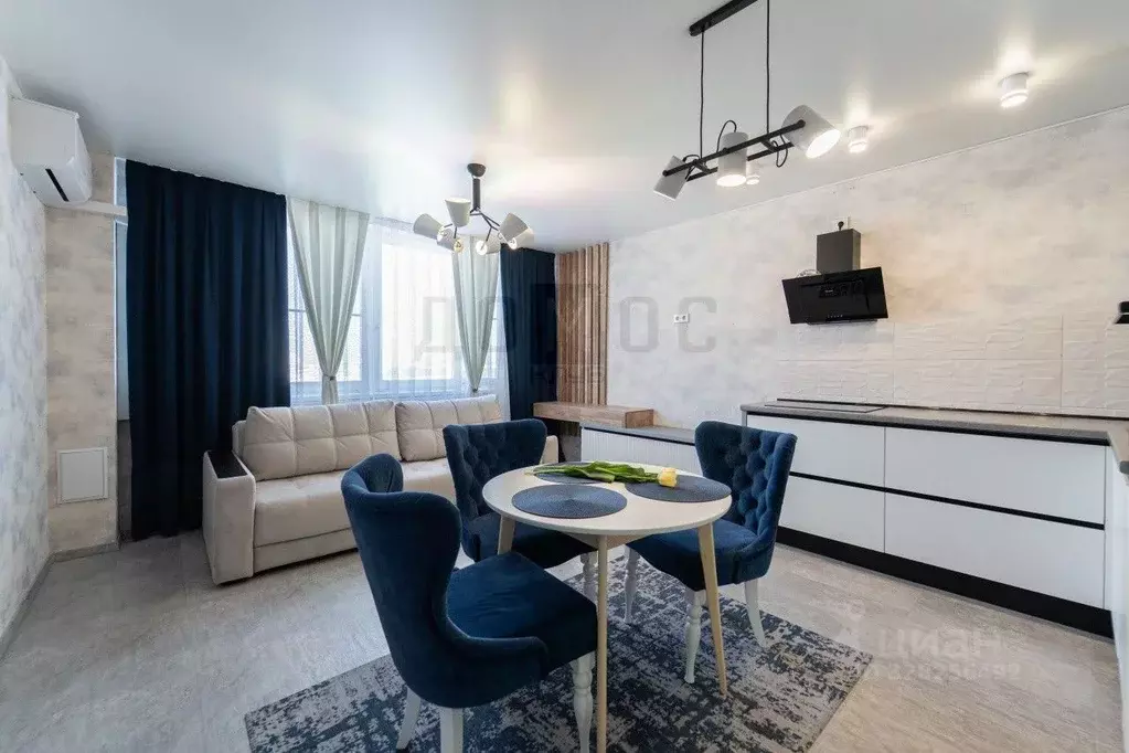 Студия Свердловская область, Екатеринбург ул. Чемпионов, 1 (28.8 м) - Фото 1