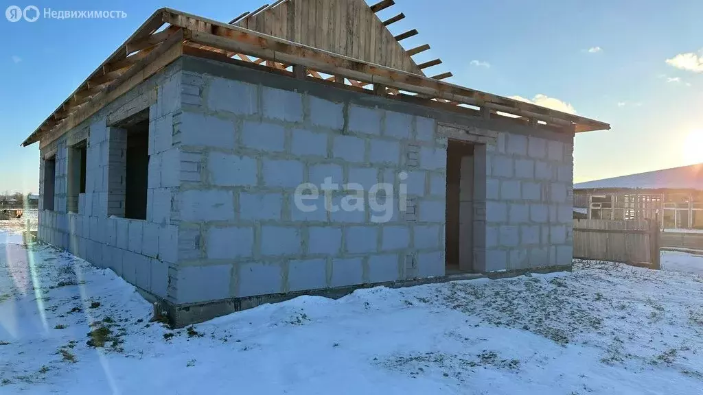 Дом в Ирбит, улица Калинина (100 м) - Фото 0