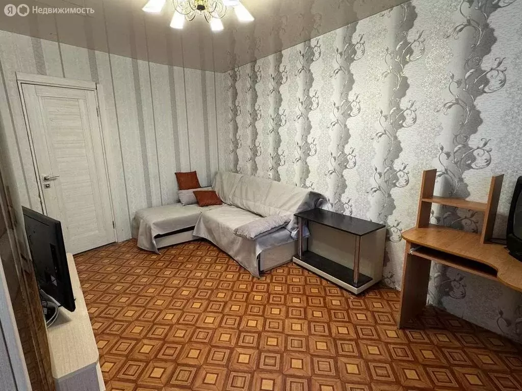 3-комнатная квартира: Саратов, улица имени Е.И. Пугачёва, 10 (58 м) - Фото 1