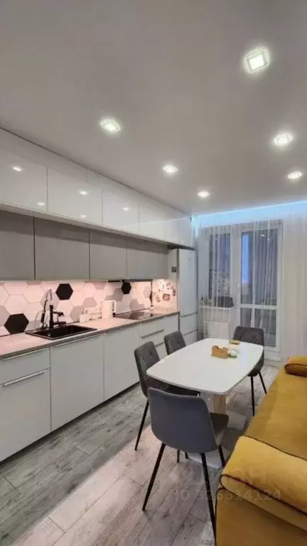 2-к кв. Нижегородская область, Нижний Новгород ул. Радио, 10 (65.1 м) - Фото 1