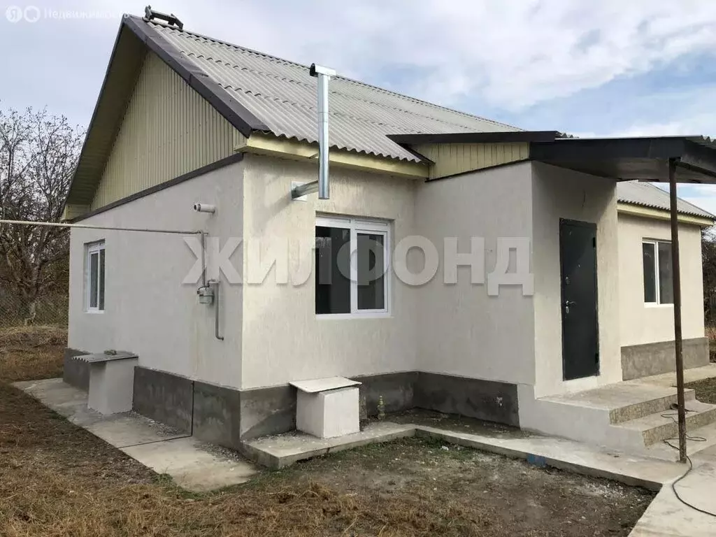 Дом в село Краснокумское, Тенистая улица (138 м) - Фото 1