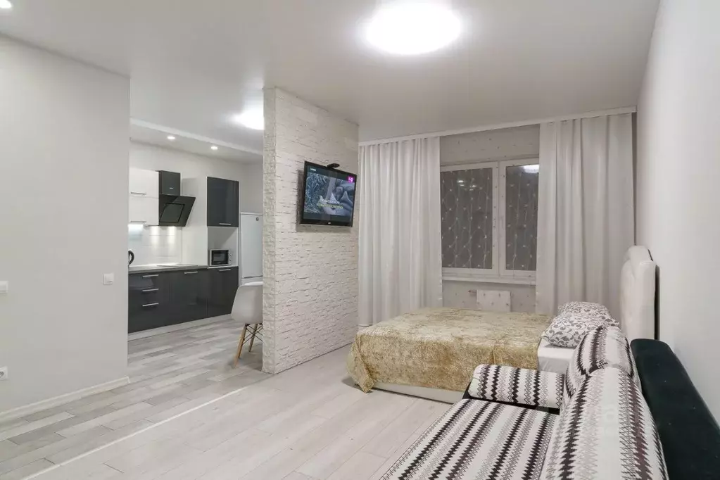 1-к кв. Татарстан, Казань ул. Рауиса Гареева, 111к1 (36.0 м) - Фото 0