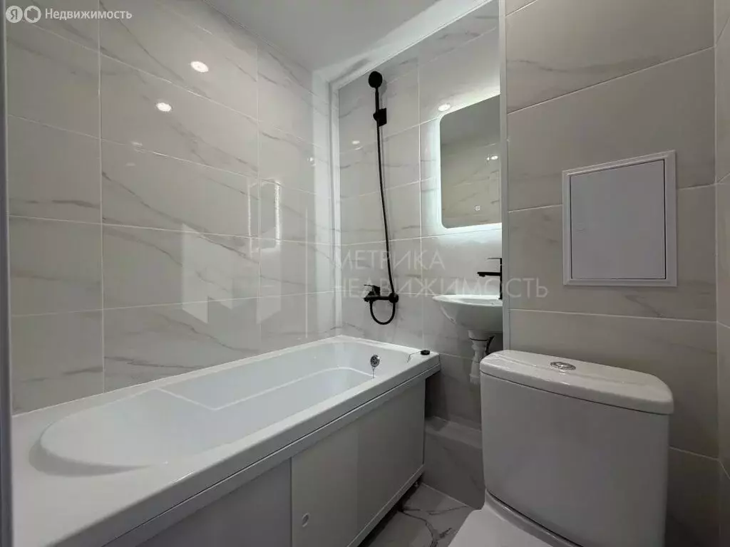 Квартира-студия: Тюмень, улица Республики, 239 (17 м) - Фото 1