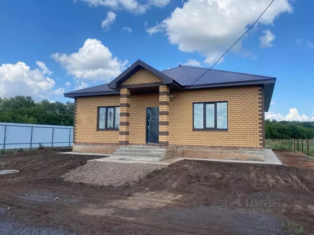 Дом в Оренбургская область, Оренбургский район, Сергиевский сельсовет, ... - Фото 0