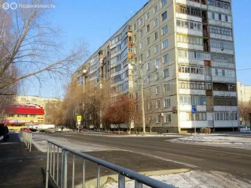 2-комнатная квартира: Тюмень, улица Газовиков, 8 (51.2 м) - Фото 1