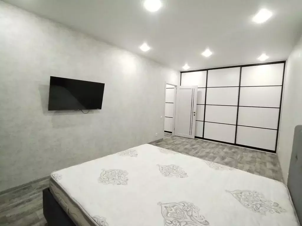 2-к кв. Тюменская область, Тюмень ул. Республики, 204к10 (58.4 м) - Фото 1