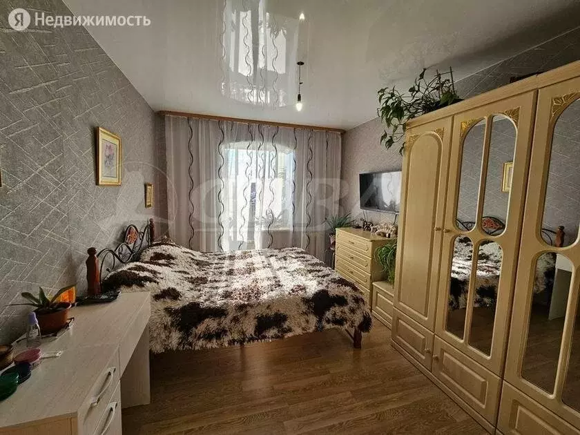 3-комнатная квартира: Тюмень, улица Николая Чаплина, 121 (67.2 м) - Фото 0