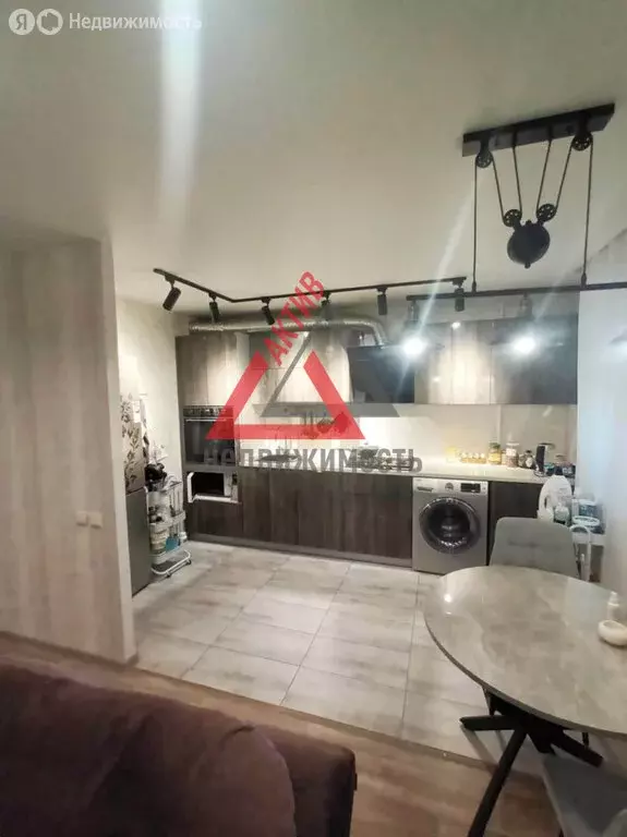 4-комнатная квартира: Каменск-Уральский, улица Суворова, 38 (83.4 м) - Фото 1