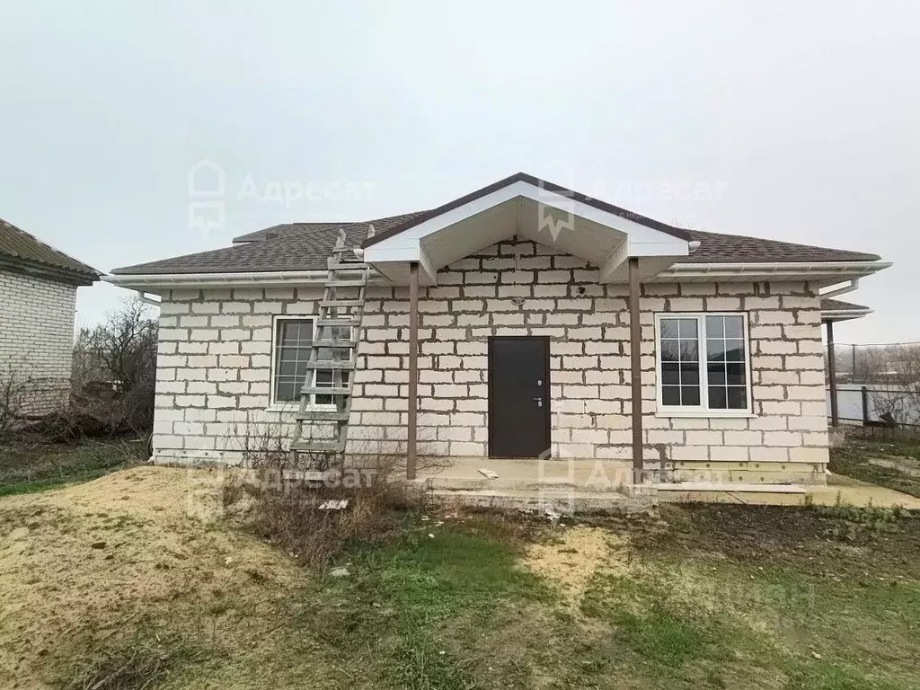 Дом в Волгоградская область, Среднеахтубинский район, Фрунзенское ... - Фото 1