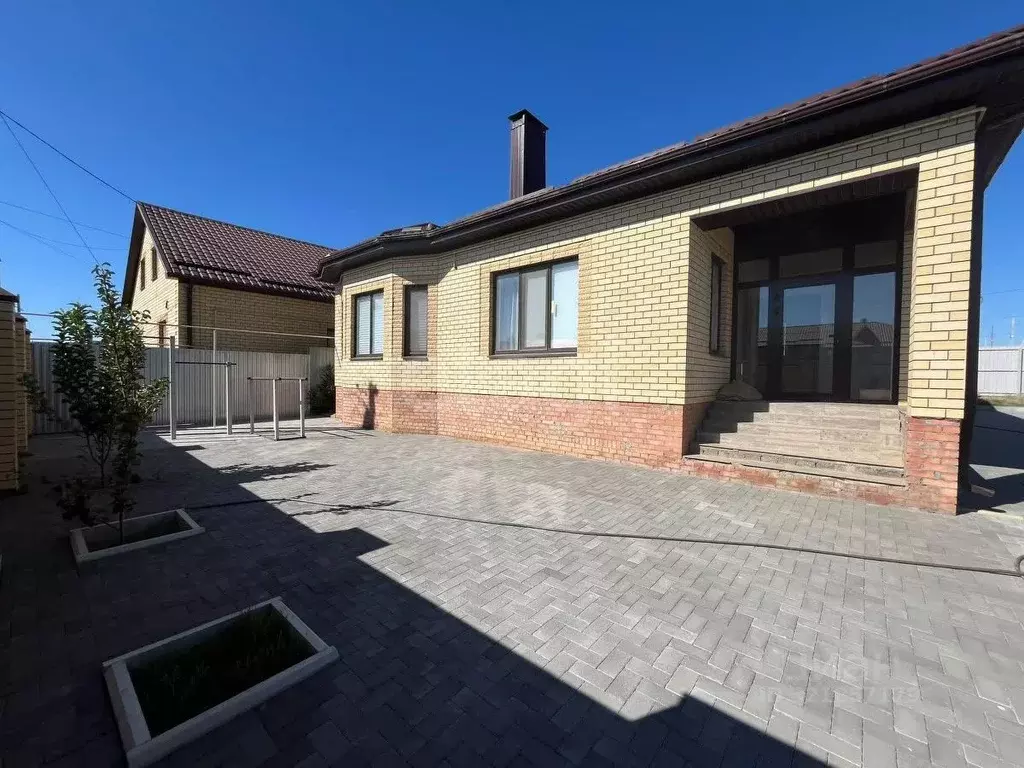 Дом в Калмыкия, Элиста ул. Павла Вдовикина, 53 (173 м) - Фото 1