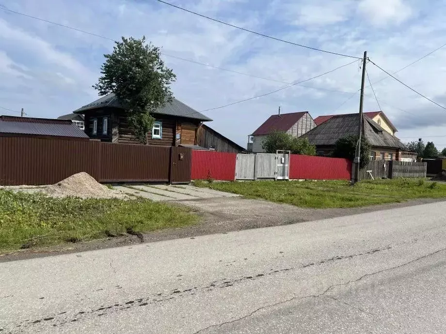 Дом в Пермский край, Александровск Яйва пгт, ул. Максима Горького, 17 ... - Фото 1
