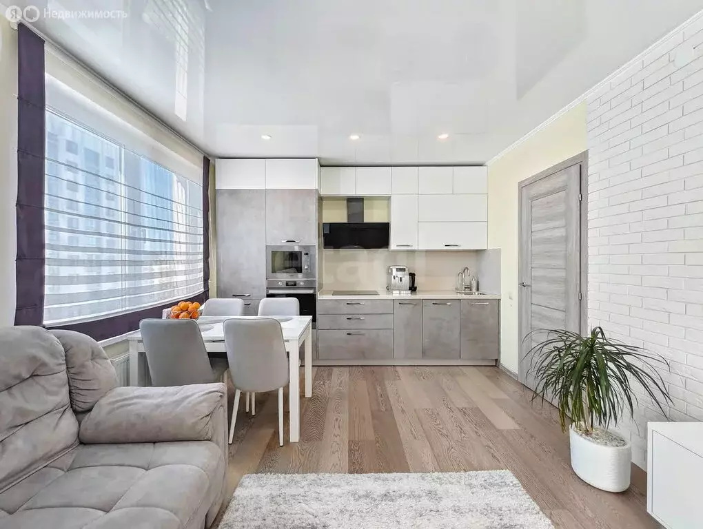 2-комнатная квартира: Тюмень, улица Ю.-Р.Г. Эрвье, 32к1 (62.8 м) - Фото 2