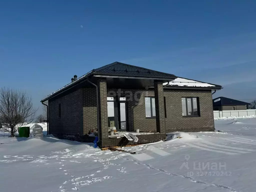 Дом в Курская область, Курский район, Нижнемедведицкий сельсовет, д. ... - Фото 1