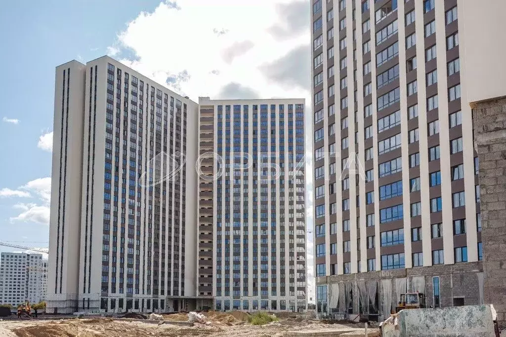 1-к кв. Тюменская область, Тюмень ул. Краснооктябрьская, 8 (82.57 м) - Фото 0